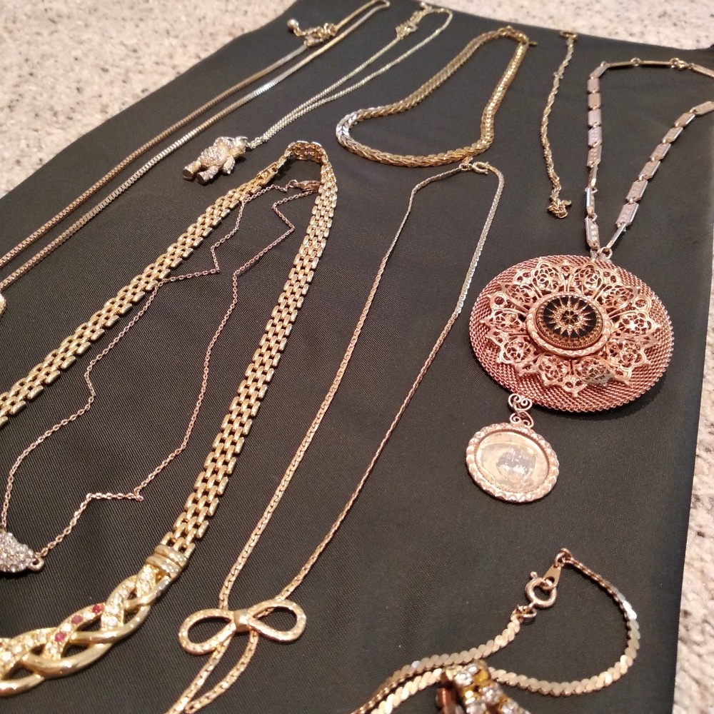 Gold tone necklace